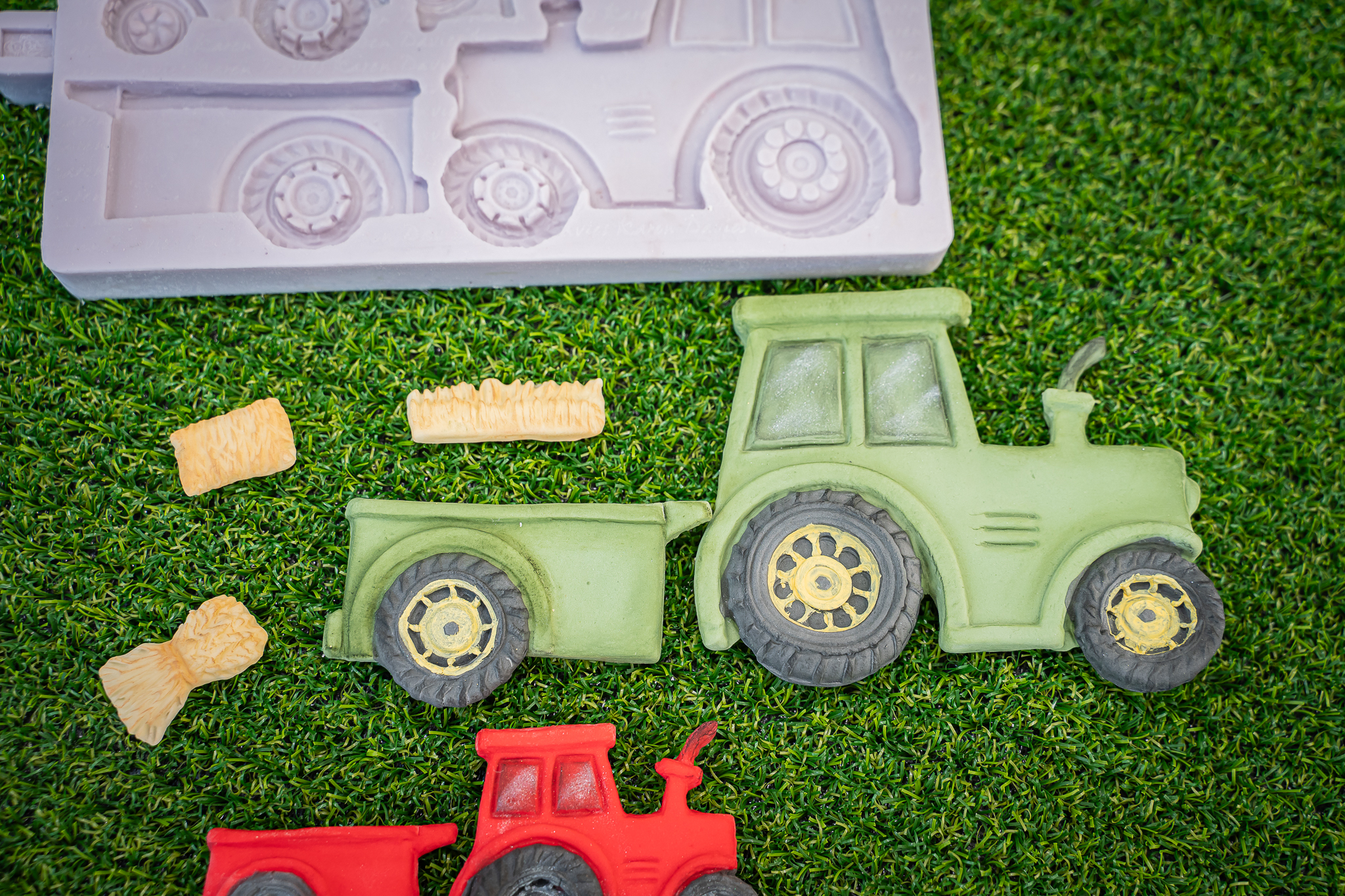 karen-davies-meadow-tractor-silikonform-geburtstag image 7