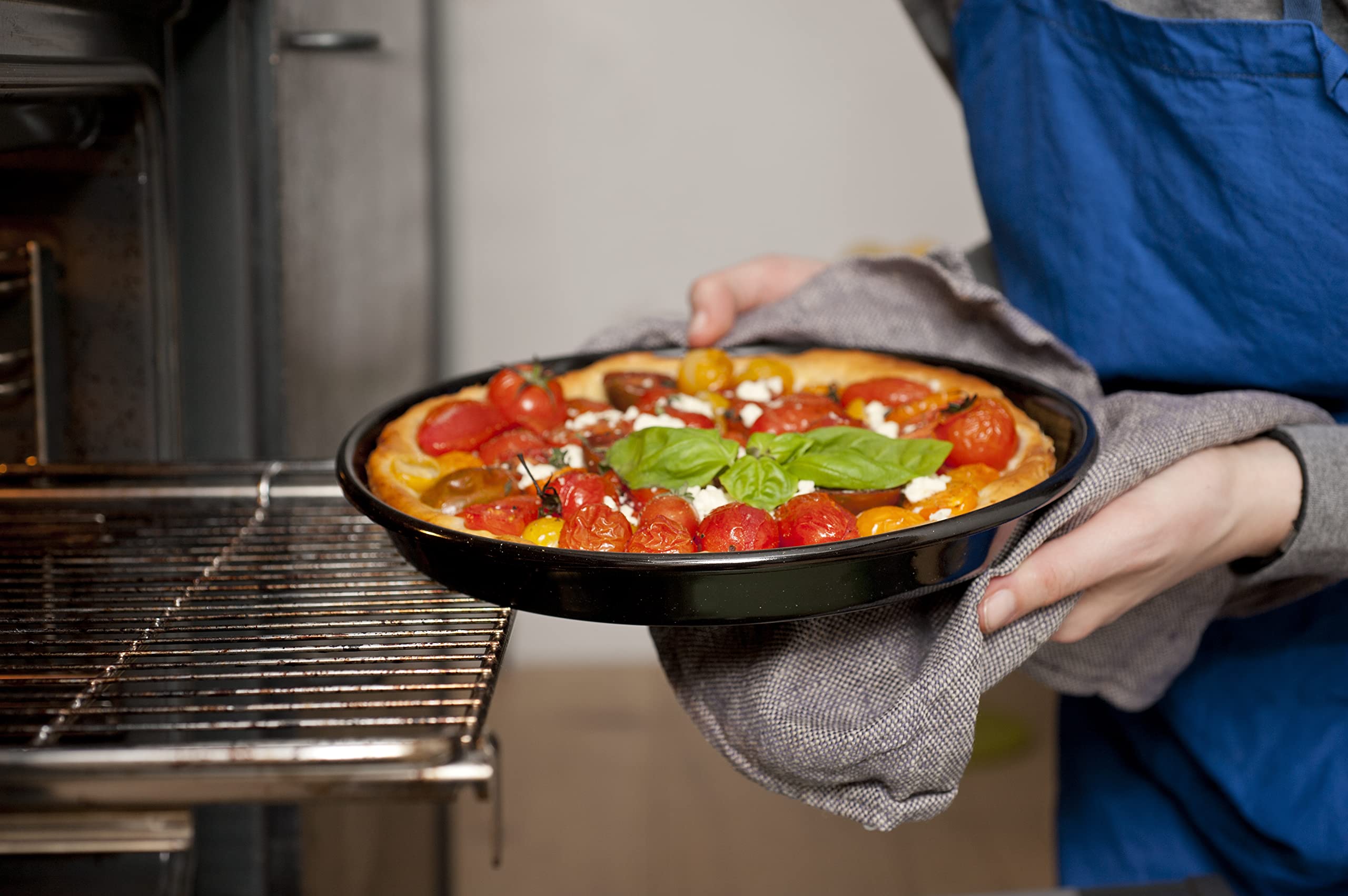 riess-schwarzemaille-pizzablech-28-cm-servierform image 3