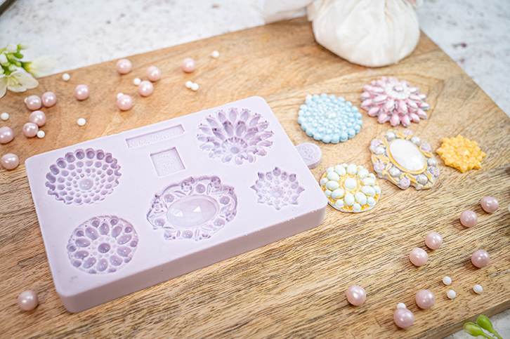karen-davies-brooch-silikonform-broschen-10-designs image 6