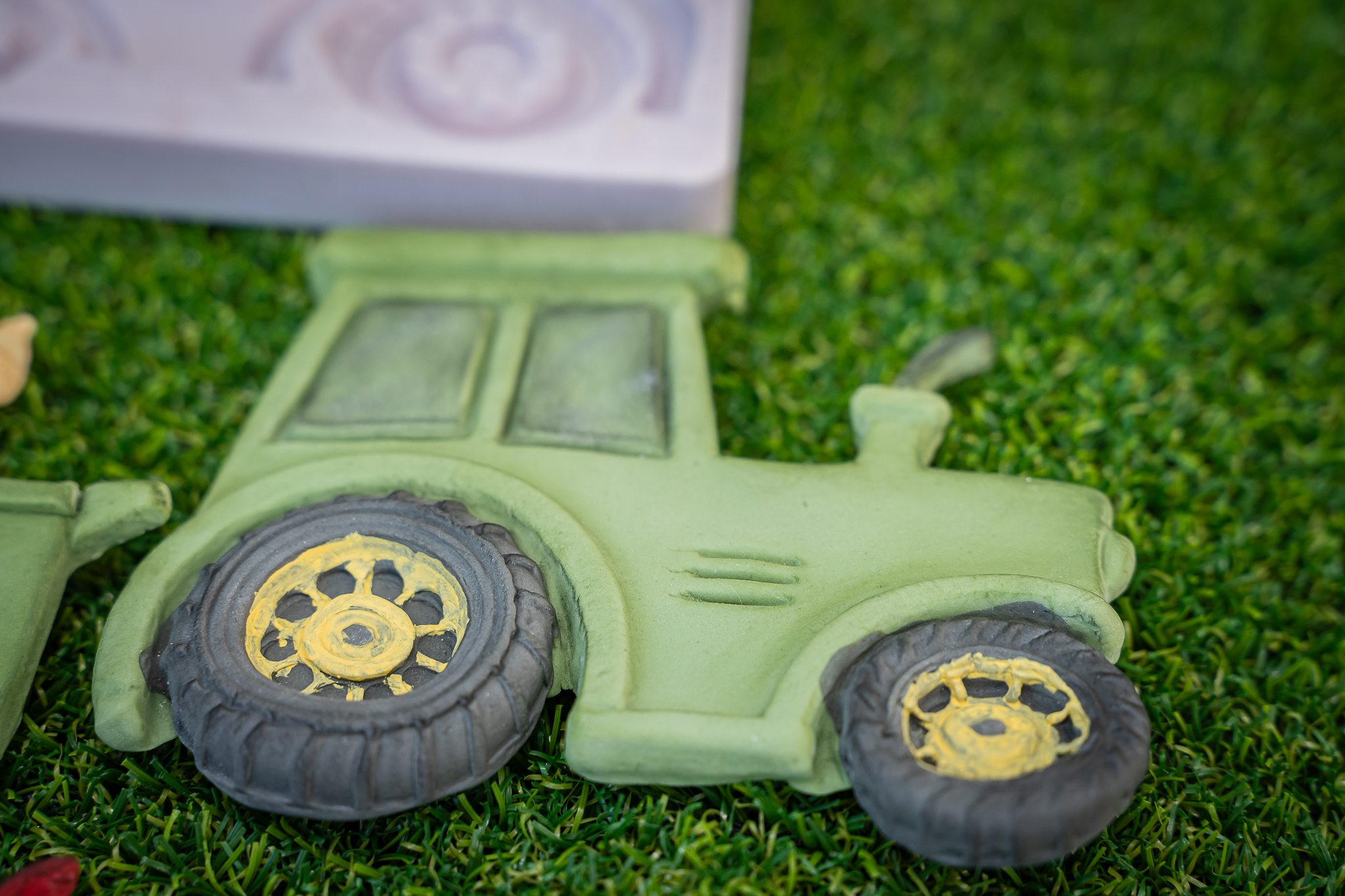 karen-davies-meadow-tractor-silikonform-geburtstag image 2