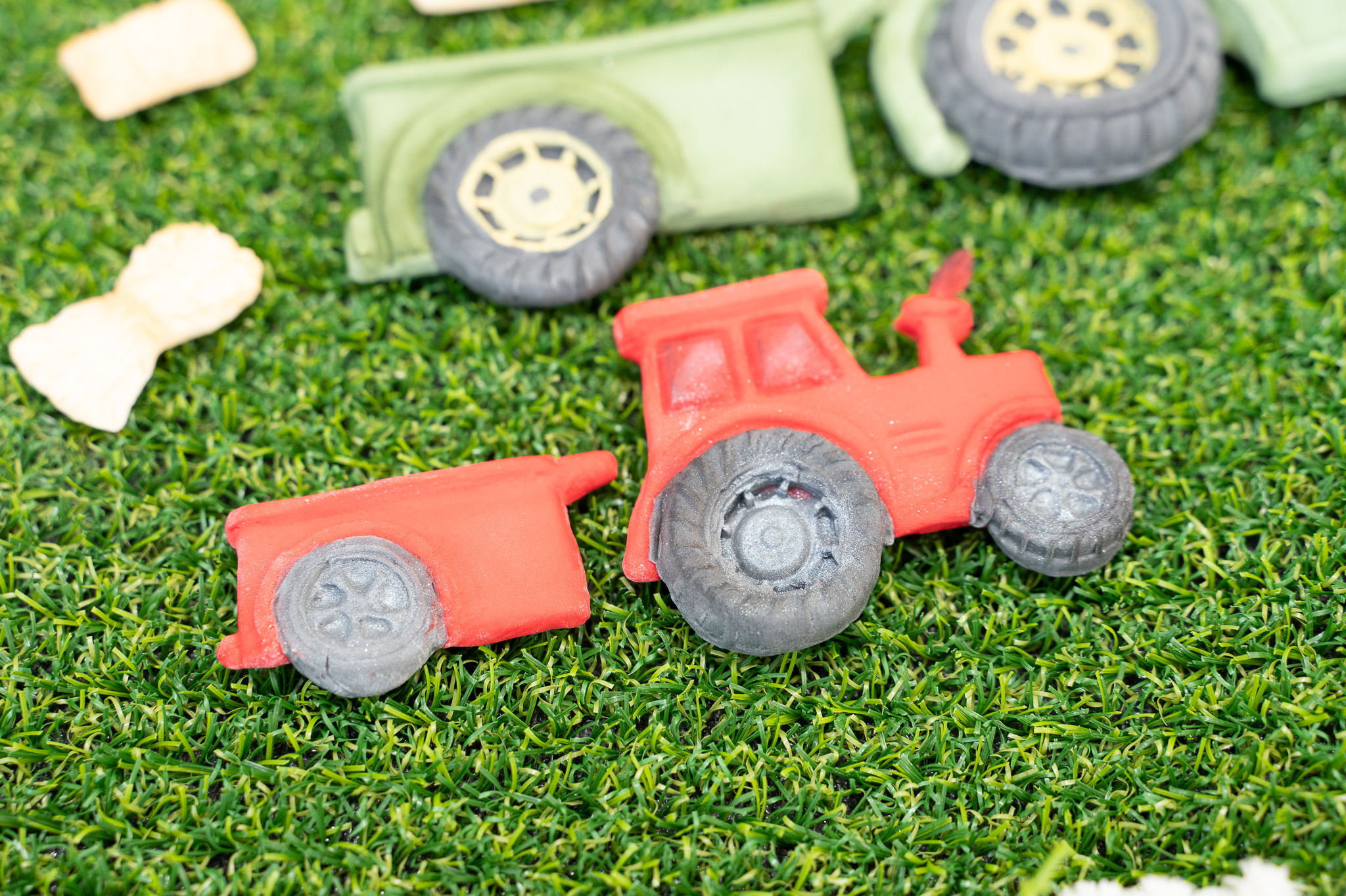 karen-davies-meadow-tractor-silikonform-geburtstag image 6