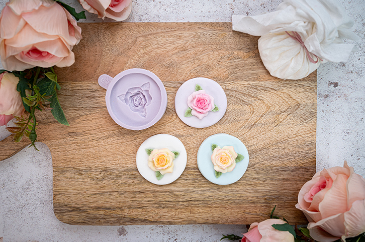 karen-davies-cupcake-top-rose-silikonform-rosen-cupcake-aufleger image 1