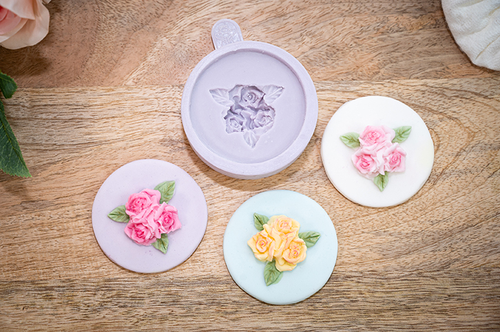 karen-davies-cupcake-top-three-roses-silikonform-cupcake-silikonform image 3