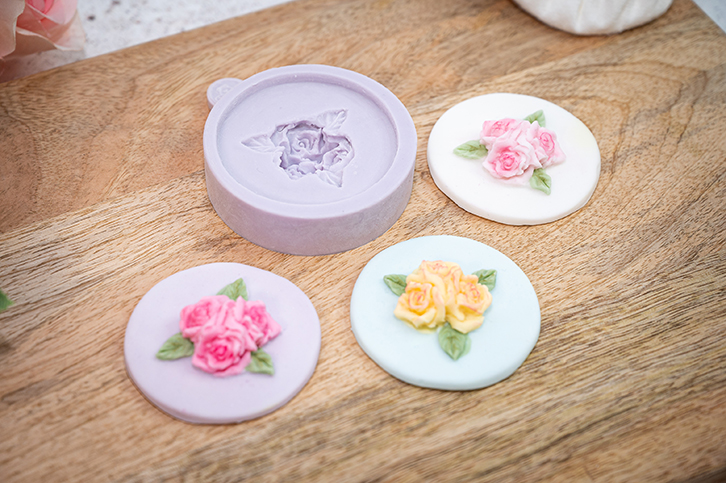 karen-davies-cupcake-top-three-roses-silikonform-cupcake-silikonform image 6