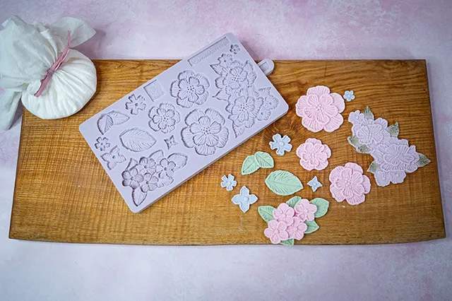 karen-davies-brush-embroidery-silikonform-12-designs image 1