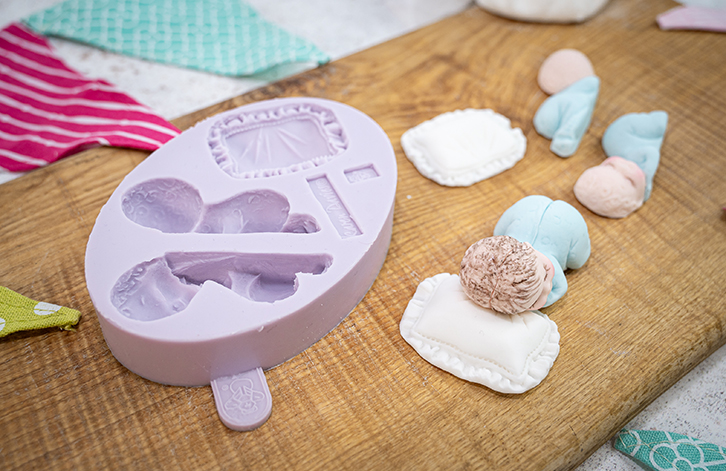 karen-davies-sleeping-baby-pillow-silikonform-baby-silikonform image 3
