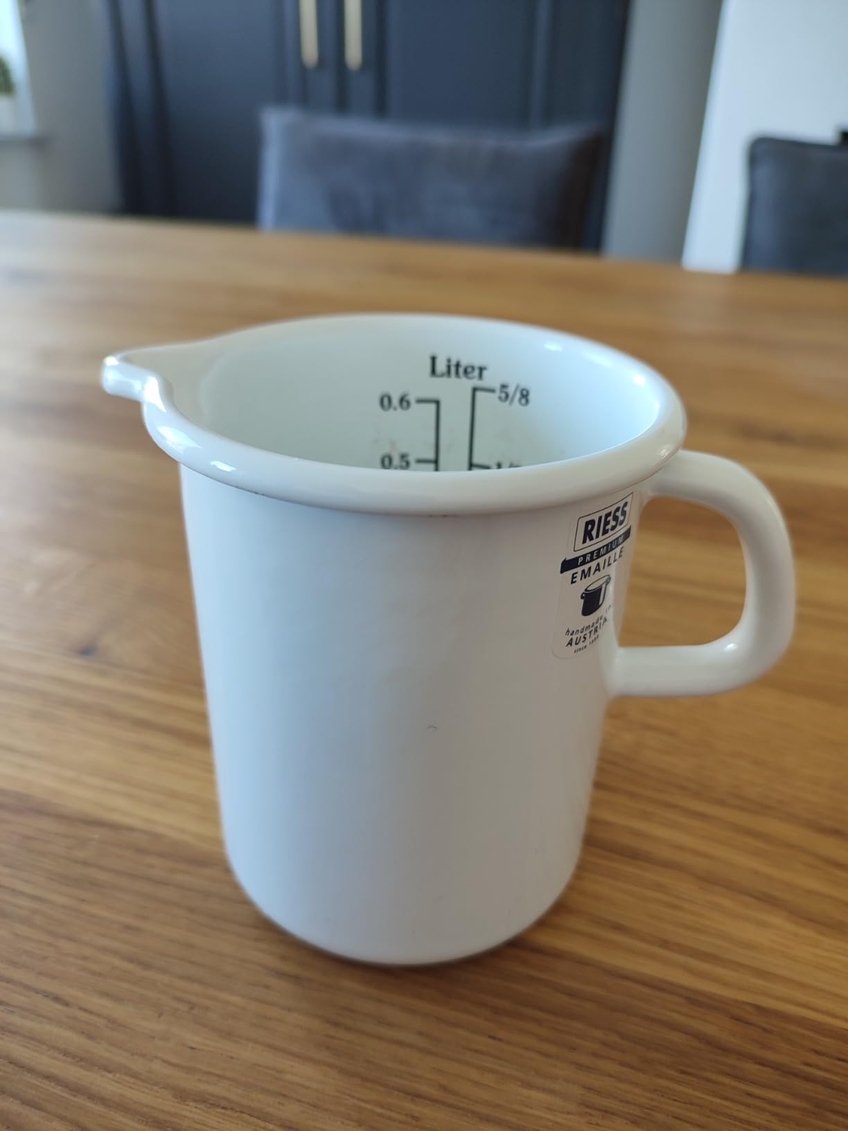 Süße kleine Schüssel