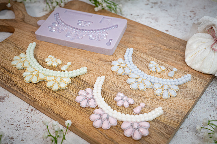 karen-davies-art-deco-jewels-pearls-silikonform image 3