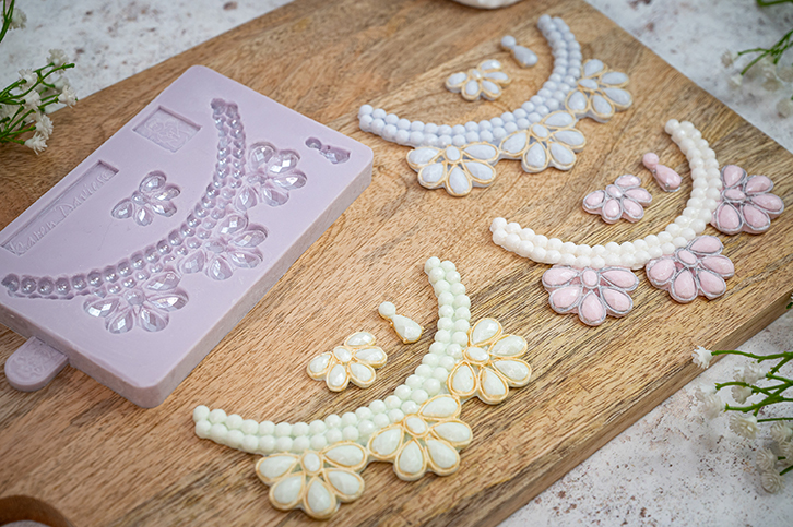 karen-davies-art-deco-jewels-pearls-silikonform image 4