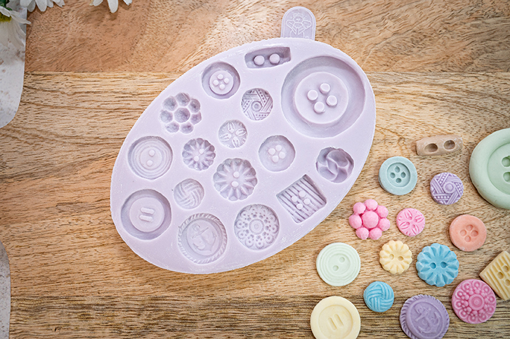 karen-davies-buttons-silikonform-kn-pfe-gemustert image 3