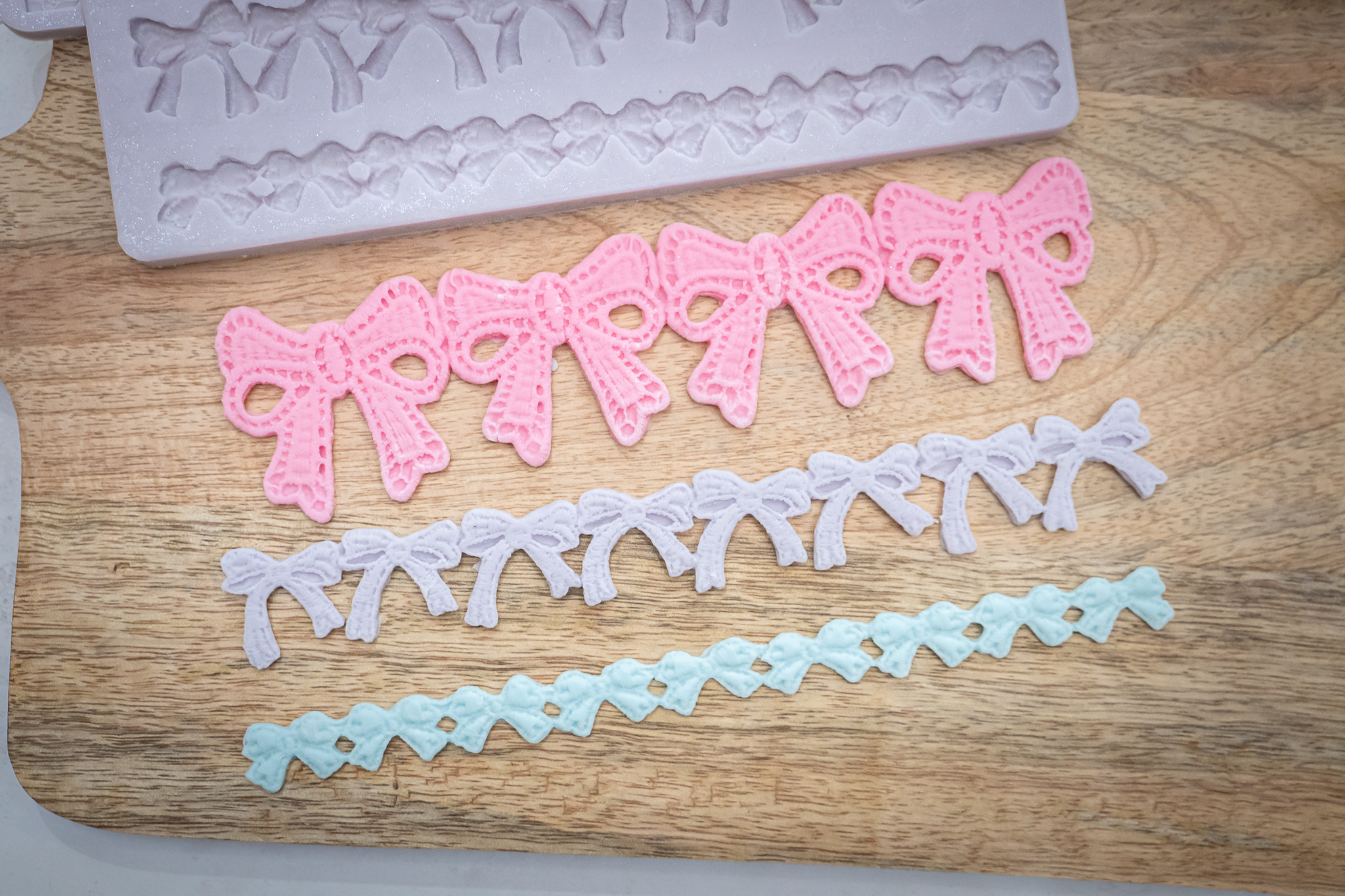 karen-davies-lace-bow-borders-silikonform-schleifen-bord-re image 2