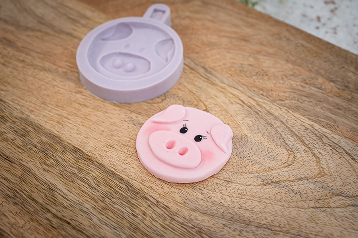 karen-davies-pig-farm-faces-silikonform-schweinegesicht image 4