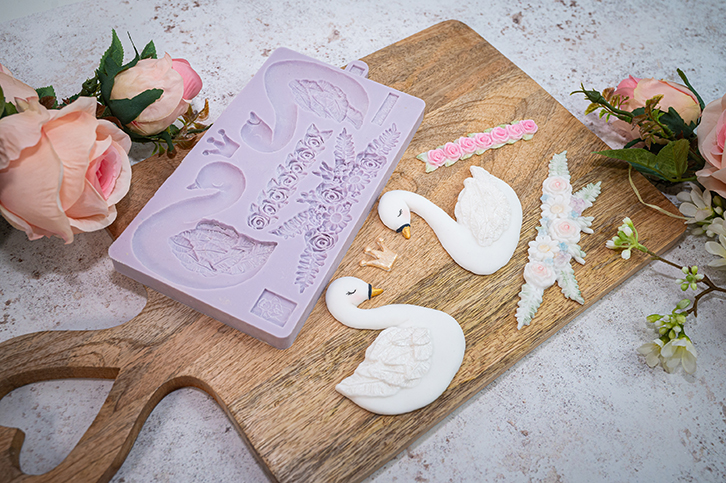 karen-davies-schwan-cookie-silikonform-mit-krone image 5