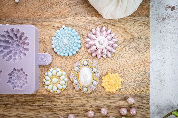 karen-davies-brooch-silikonform-broschen-10-designs image 2