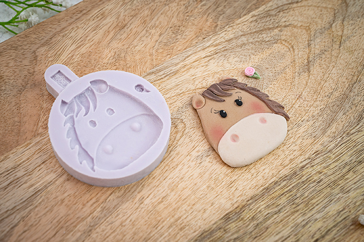 karen-davies-horse-farm-faces-silikonform image 3