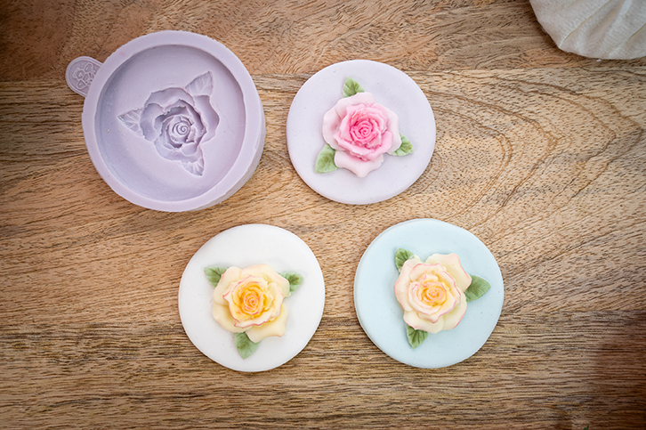 karen-davies-cupcake-top-rose-silikonform-rosen-cupcake-aufleger image 2