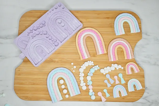 karen-davies-macram-rainbows-silikonform-boho-regenbogen image 1
