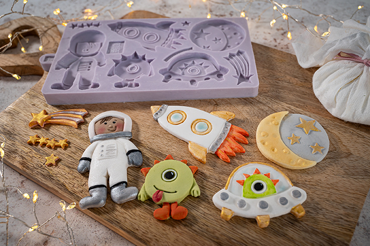 karen-davies-space-cookie-silikonform-astronaut-rakete image 3