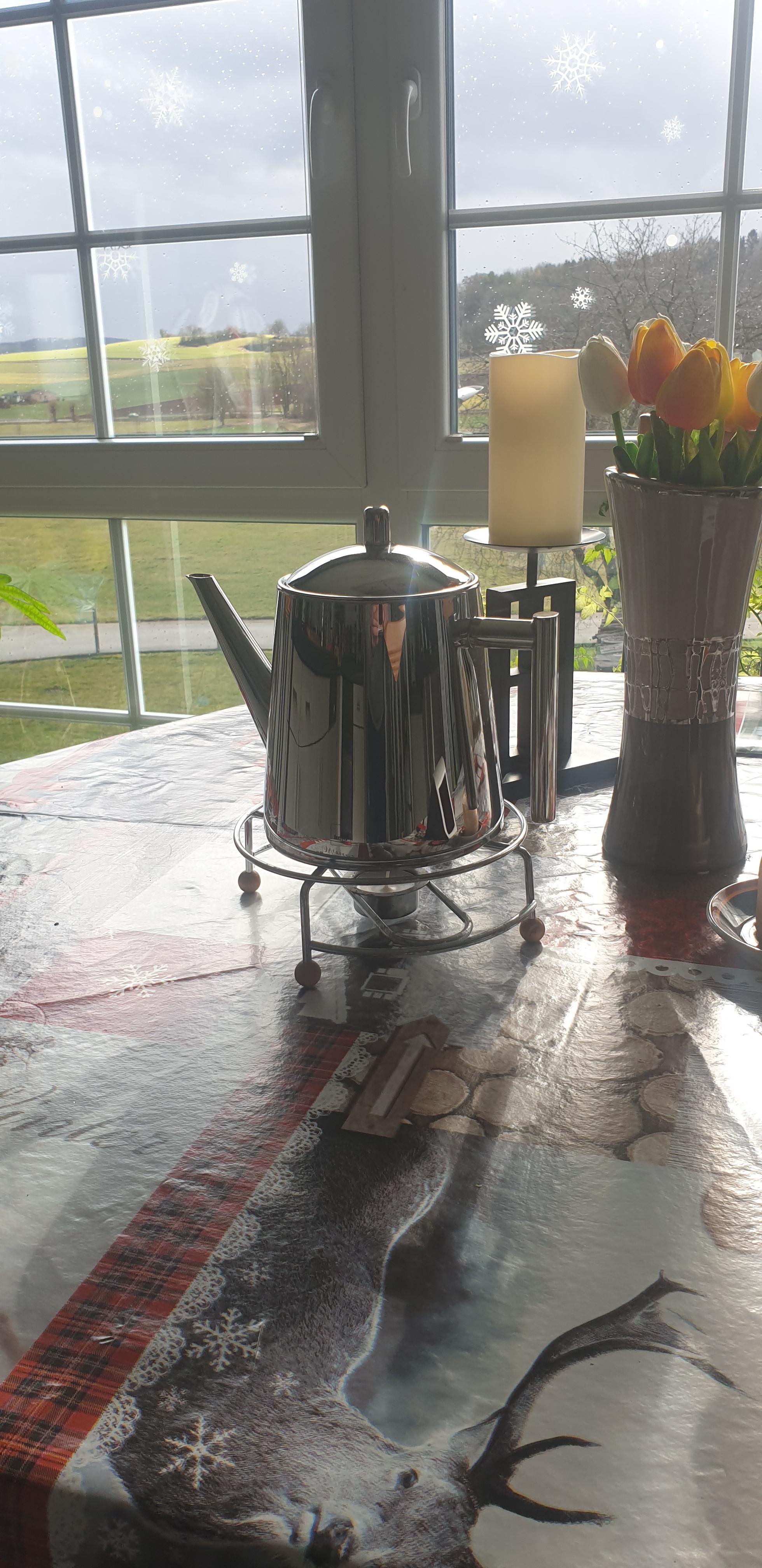 Schöne Kanne für den Tisch