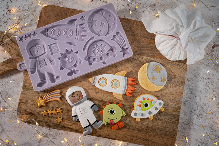 karen-davies-space-cookie-silikonform-astronaut-rakete image 2
