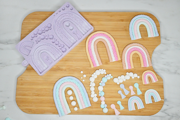 karen-davies-macram-rainbows-silikonform-boho-regenbogen image 1