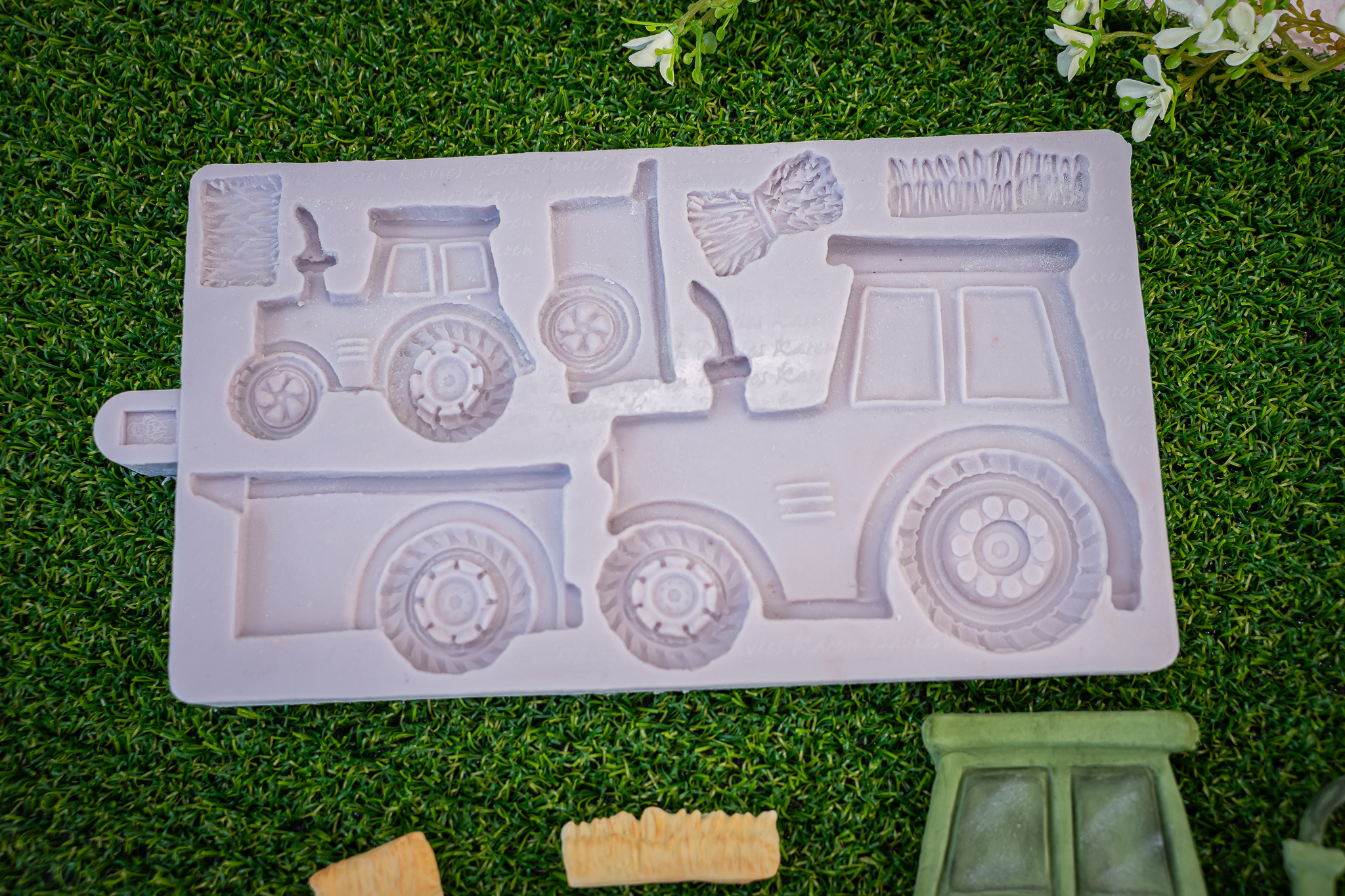 karen-davies-meadow-tractor-silikonform-geburtstag image 8