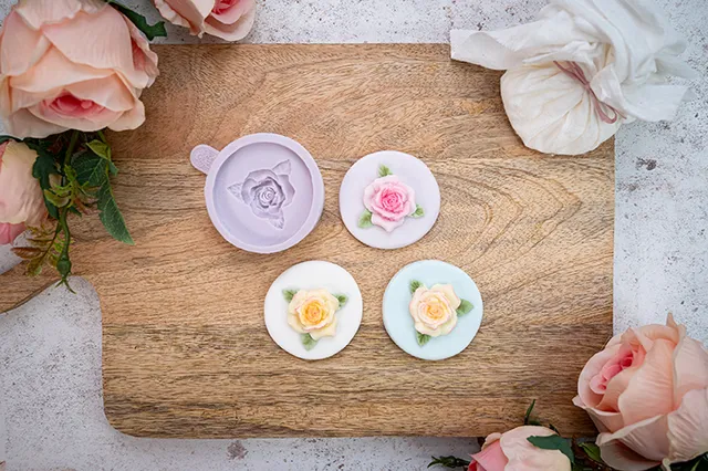 karen-davies-cupcake-top-rose-silikonform-rosen-cupcake-aufleger image 1
