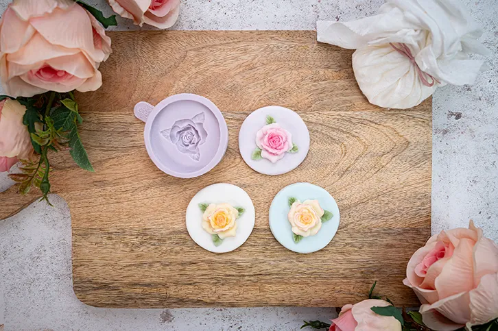 karen-davies-cupcake-top-rose-silikonform-rosen-cupcake-aufleger image 1