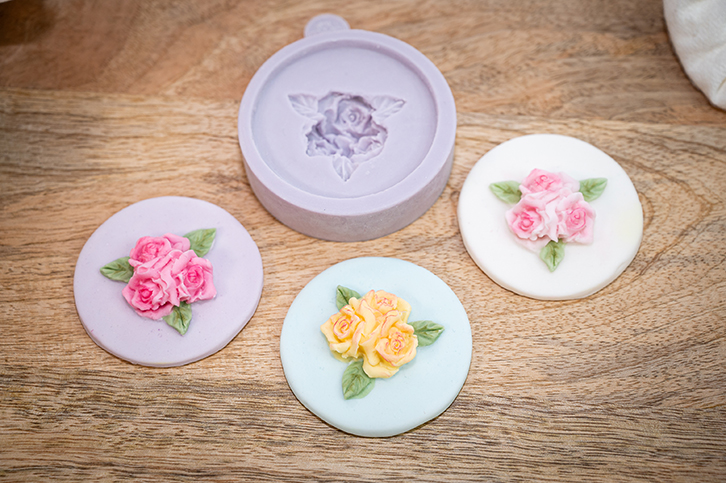 karen-davies-cupcake-top-three-roses-silikonform-cupcake-silikonform image 4