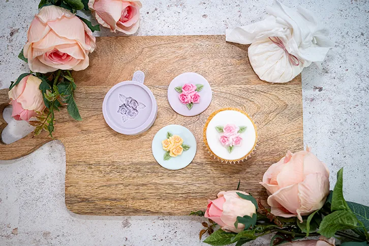 karen-davies-cupcake-top-three-roses-silikonform-cupcake-silikonform image 1